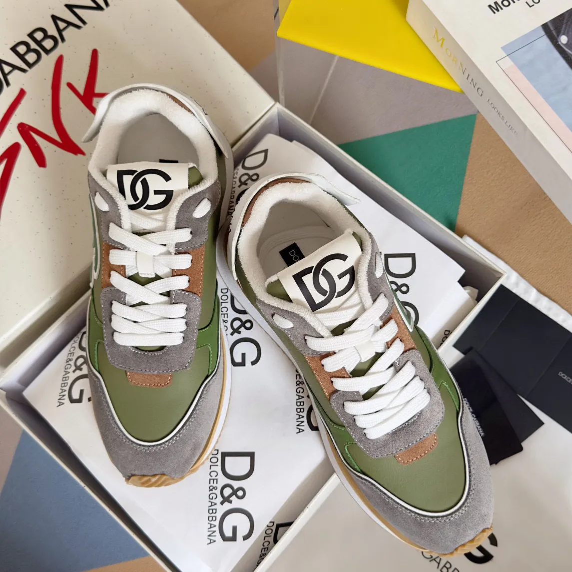 Factory price: 458💰D&G's latest Cushion series casual sports shoes, dad shoes, running shoes, original purchase and development, production, handmade, but always looking to the future. The new Cushion sneakers feature a two-tone suede upper accented by a mesh contrasting printed DG cross logo on the side. The lightweight, grippy rubber outsole is innovatively designed to provide excellent performance, while the jacquard label adds timeless style. Exquisite packaging at the delivery counter🛍📦 ▪️ Fabric: Original custom-made first-layer cowhide ▪️ Lining: Original custom-made breathable towel lining ▪️ Sole: Original open-molded rubber material ▪️ Bottom thickness: 3.5CM ▪️ Size: Men's 38-44, customized 45